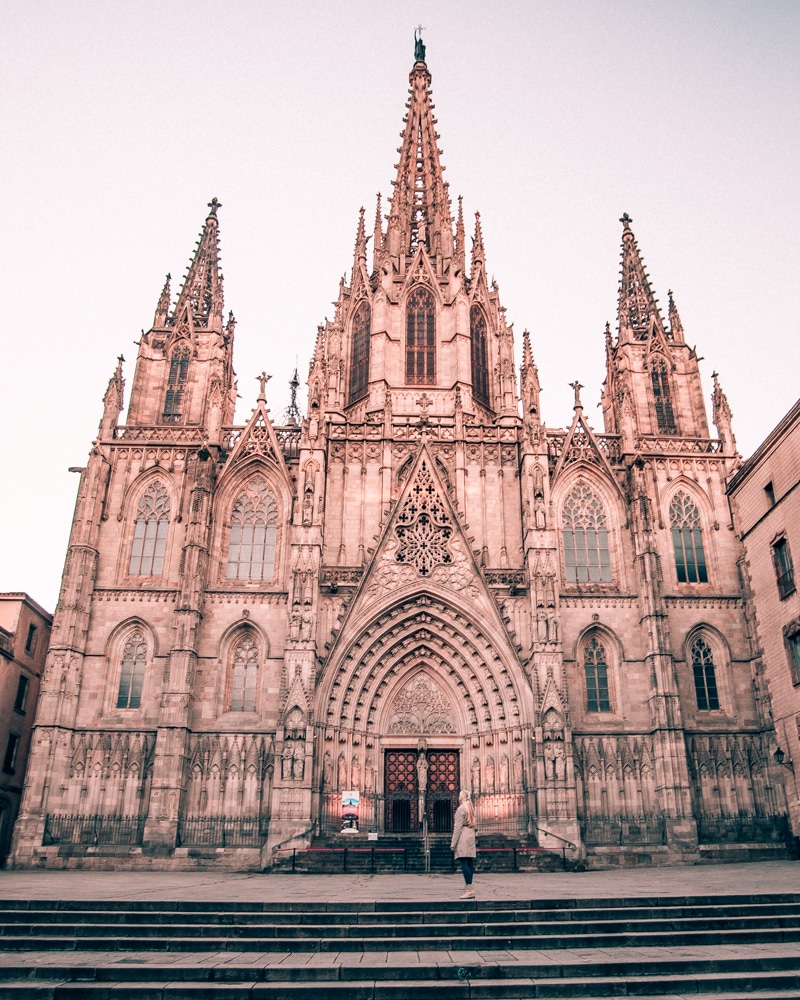 Barcelona Cathedral is an impressive church inside and out. See the perfect itinerary for 3 days in Barcelona!