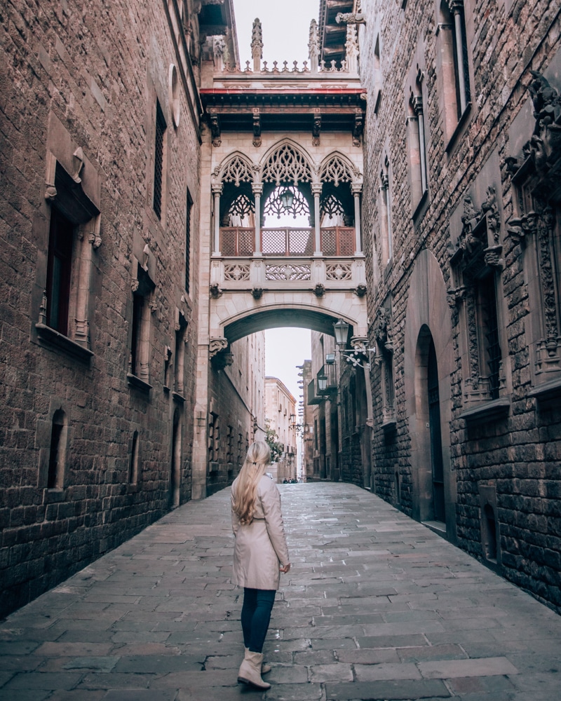 The gothic bridge behind Barcelona Cathedral is a popular photo spot in the Gothic Quarter. See the perfect itinerary for 3 days in Barcelona and all the best photos spots (with a map!) here!