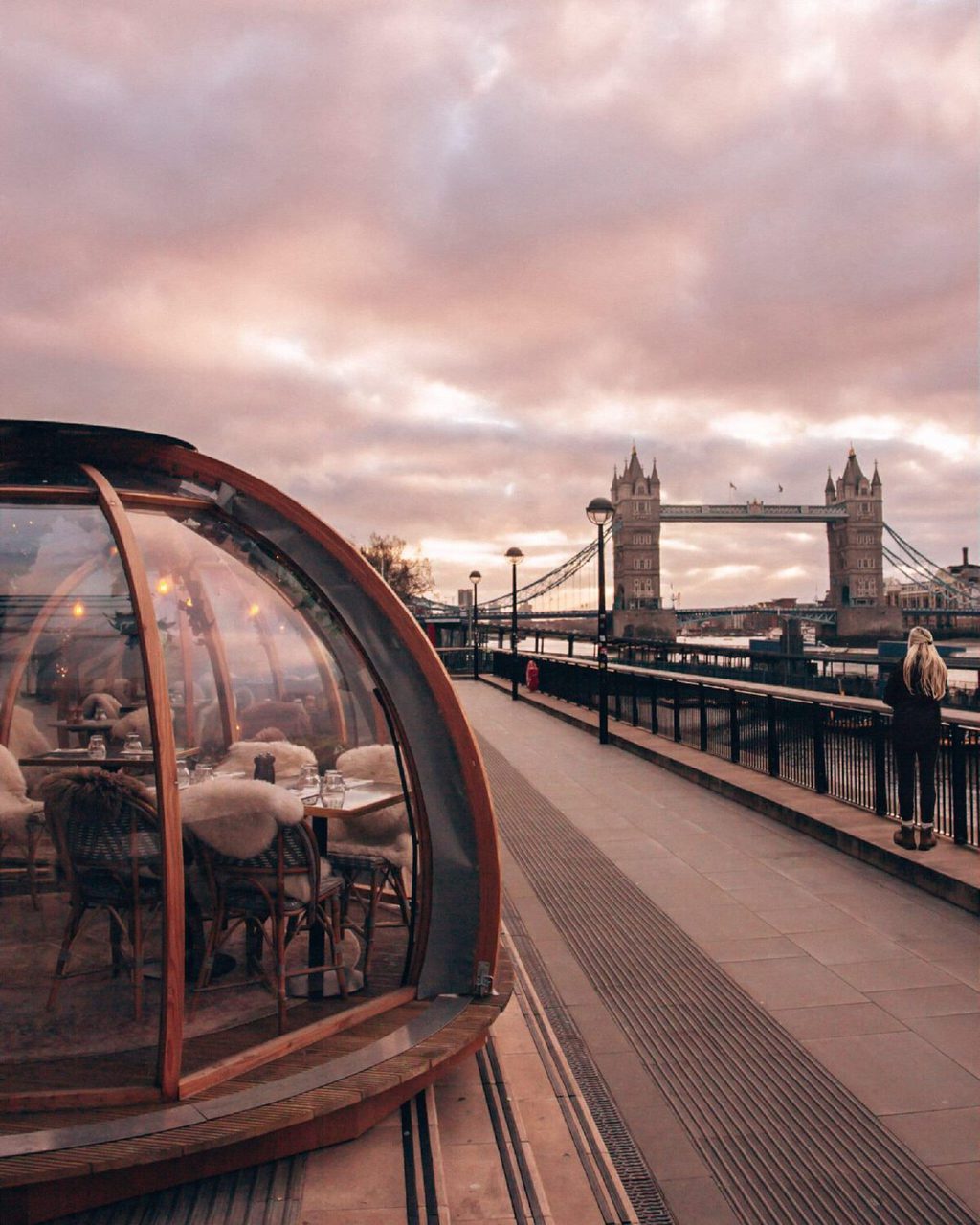 Sunrise at Coppa Club igloos Tower Bridge. Get there early to eat in the Coppa Club igloos without a reservation