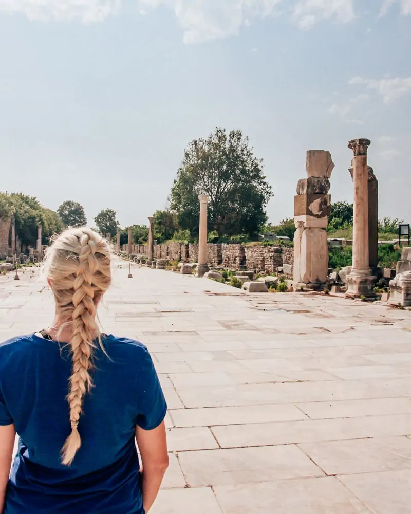 Exploring the ancient city of Ephesus. Find a full one day itinerary with everything you need to know about visiting the ancient ruins of Ephesus in Turkey here.