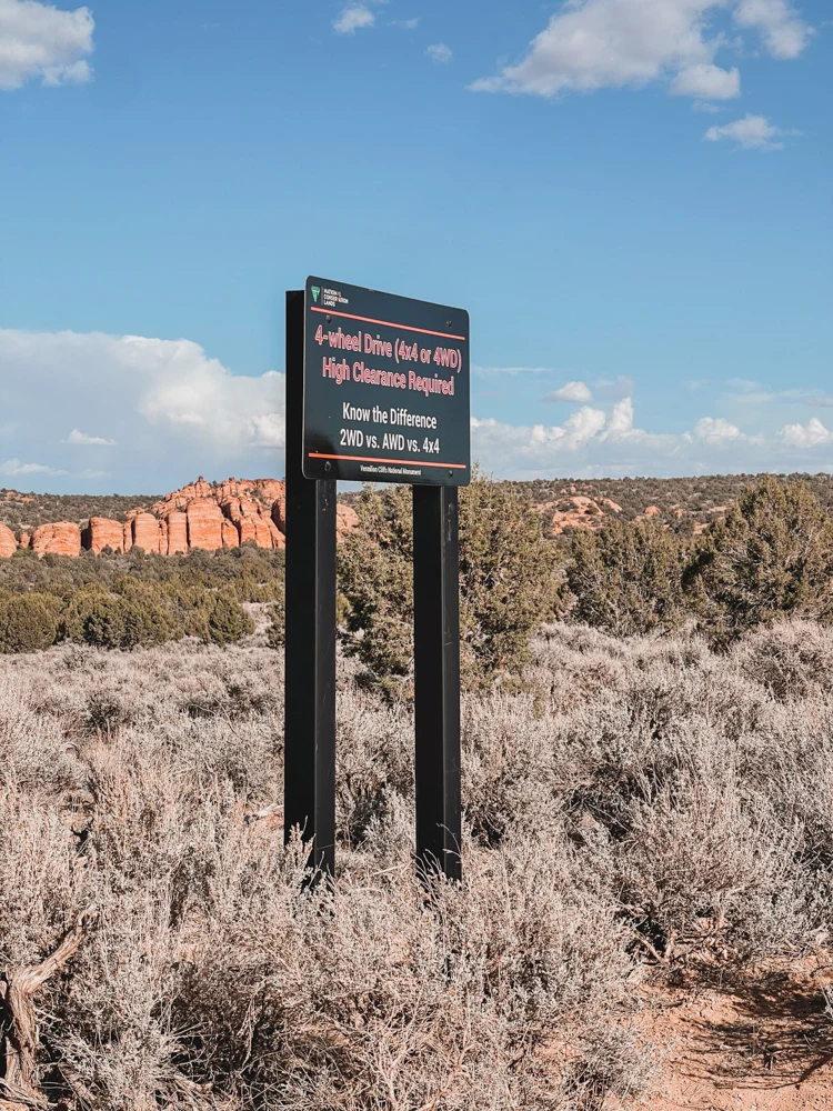 sign stating that the roads to white pocket arizona are four wheel drive only