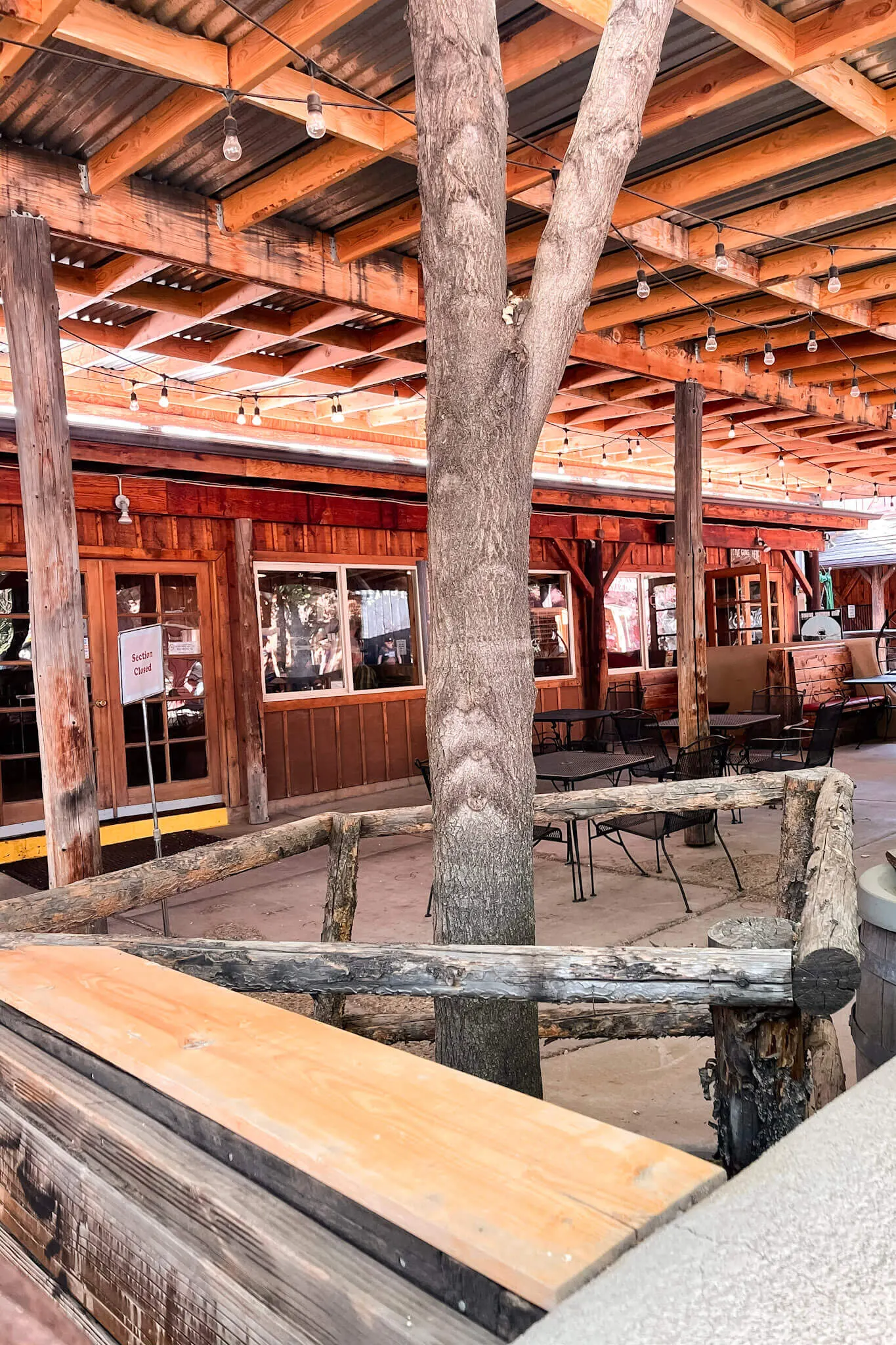 outdoor seating in Kanab Utah at Iron Horse Restaurant